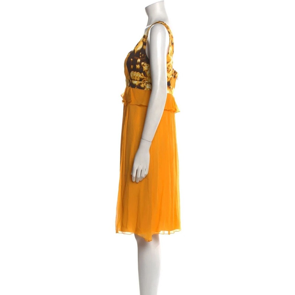 RUNWAY. Carolina Herrera Knee-Length Dress Size: 6 mustard yellow - Picture 9 of 16